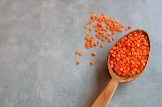 foodiesfeed.com_red-lentils-in-a-wooden-spoon.jpg